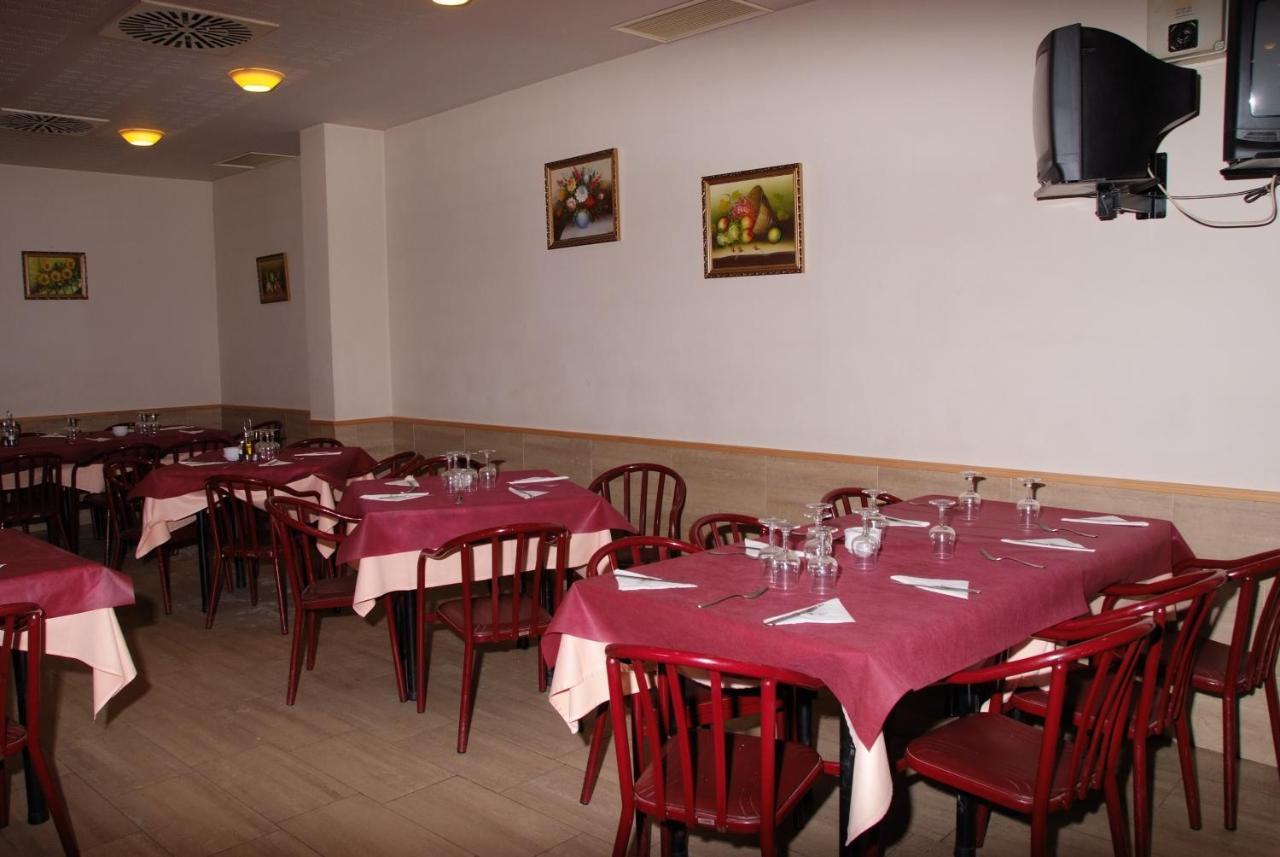 Hostal Restaurante Baraka Alagón Eksteriør bilde